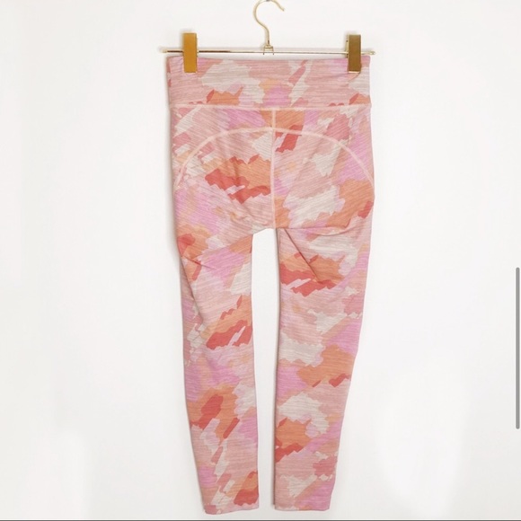 Outdoor Voices • TechSweat Flex 3/4 Leggings - Picture 5 of 7